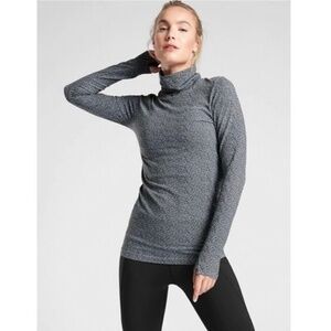 Athleta Flurry Peak Turtleneck Base Layer Gray Flecked Long Sleeve Shirt Medium